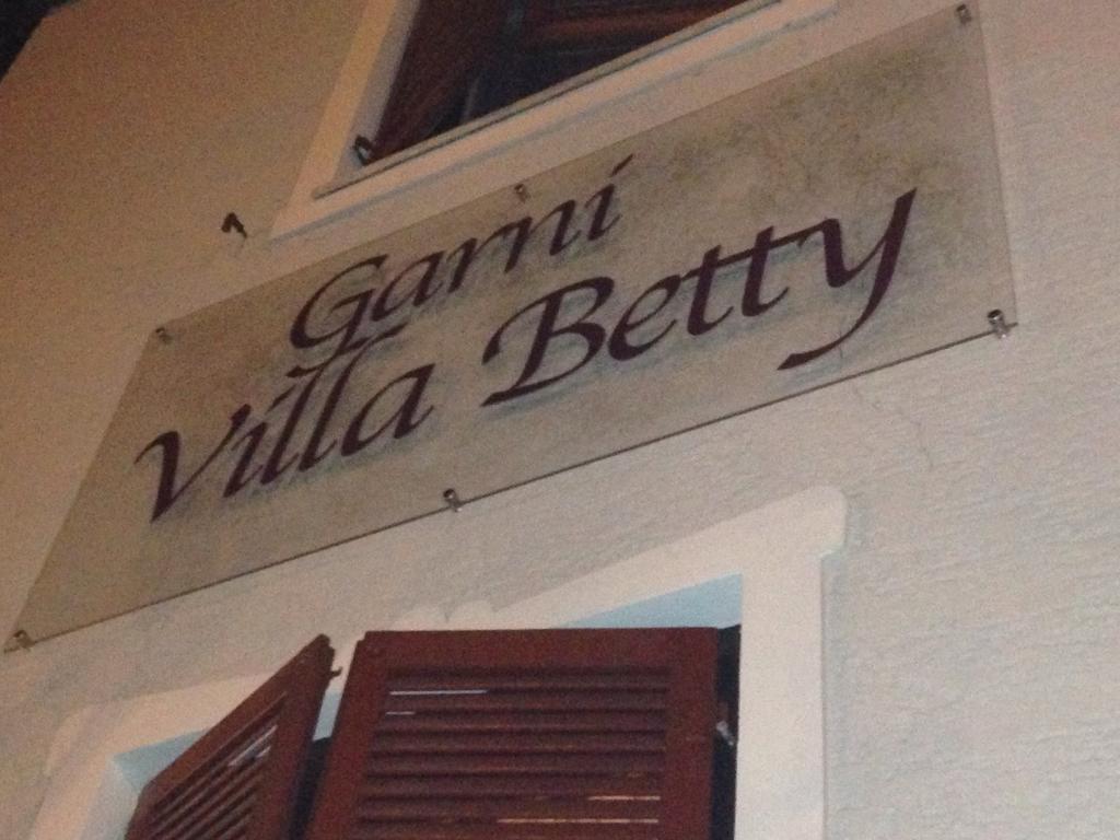 Garni Villa Betty Мерано Екстер'єр фото